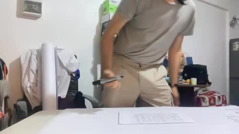 Snapshot of amo_s chatting on 10-28-25, 12:58 amo_s online show from 10-28-25, 12:58