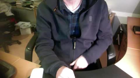 Snapshot of amor2200 chatting on 12-16-24, 07:43 Amor2200 online show from 12-16-24, 07:43