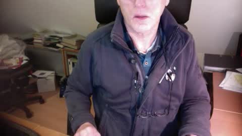 Snapshot of amor2200 chatting on 12-24-24, 03:26 Amor2200 online show from 12-24-24, 03:26