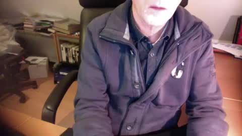 Snapshot of amor2200 chatting on 01-03-25, 04:27 Amor2200 online show from 01-03-25, 04:27