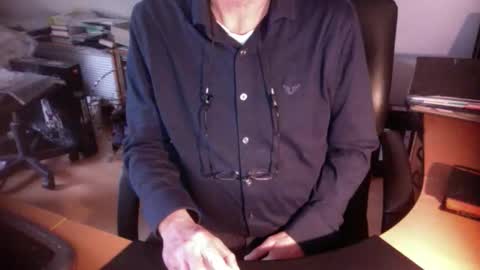 Snapshot of amor2200 chatting on 01-20-25, 12:39 Amor2200 online show from 01-20-25, 12:39