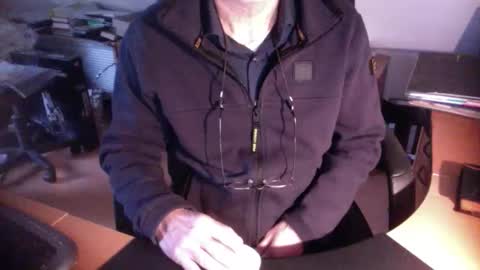 Snapshot of amor2200 chatting on 01-21-25, 08:19 Amor2200 online show from 01-21-25, 08:19