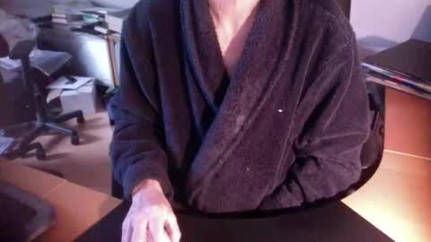 Snapshot of amor2200 chatting on 01-23-25, 08:04 Amor2200 online show from 01-23-25, 08:04