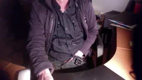 Snapshot of amor2200 chatting on 01-27-25, 04:43 Amor2200 online show from 01-27-25, 04:43