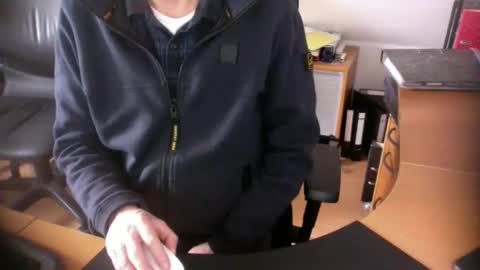 Snapshot of amor2200 chatting on 02-12-25, 10:03 Amor2200 online show from 02-12-25, 10:03