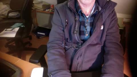 Snapshot of amor2200 chatting on 02-23-25, 07:28 Amor2200 online show from 02-23-25, 07:28