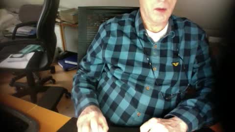 Snapshot of amor2200 chatting on 02-24-25, 12:16 Amor2200 online show from 02-24-25, 12:16