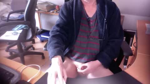 Snapshot of amor2200 chatting on 02-27-25, 01:07 Amor2200 online show from 02-27-25, 01:07