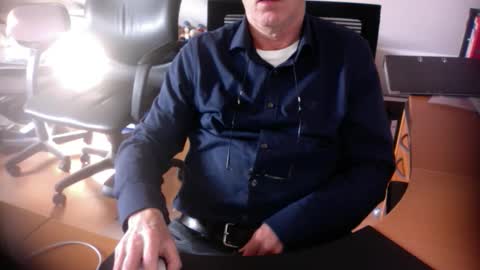 Snapshot of amor2200 chatting on 03-10-25, 09:21 Amor2200 online show from 03-10-25, 09:21