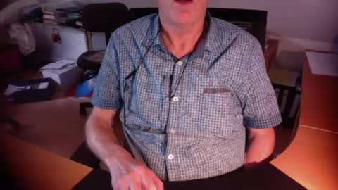 Snapshot of amor2200 chatting on 09-09-25, 12:48 Amor2200 online show from 09-09-25, 12:48