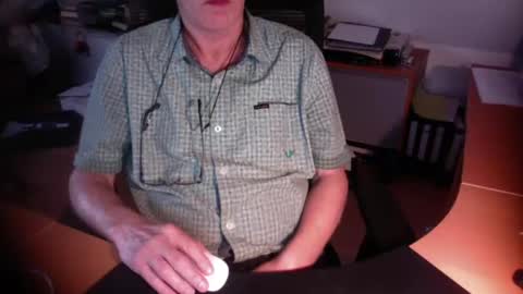 Snapshot of amor2200 chatting on 09-11-25, 05:13 Amor2200 online show from 09-11-25, 05:13