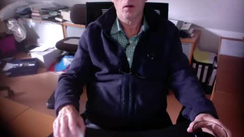 Snapshot of amor2200 chatting on 09-16-25, 08:37 Amor2200 online show from 09-16-25, 08:37