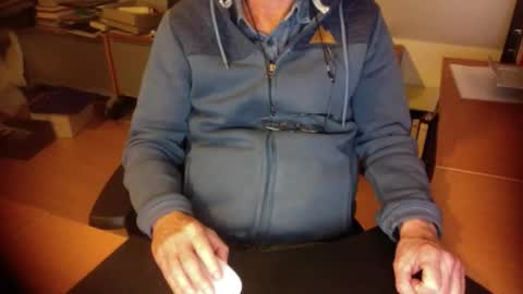 Snapshot of amor2200 chatting on 10-28-25, 06:54 Amor2200 online show from 10-28-25, 06:54