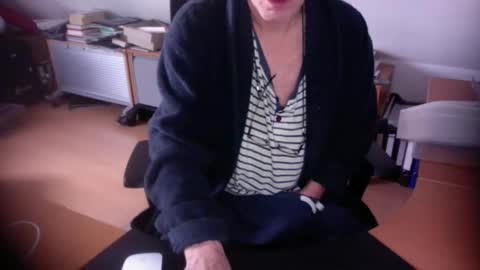 Amor2200 online show from 11-30-25, 12:20