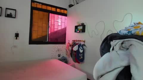 AmyEloise online show from 10-04-25, 04:16