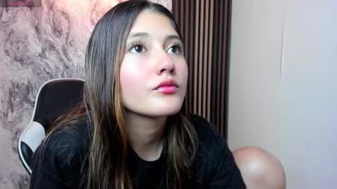 Snapshot of amy_innocent_ chatting on 10-27-25, 08:35 Amy online show from 10-27-25, 08:35