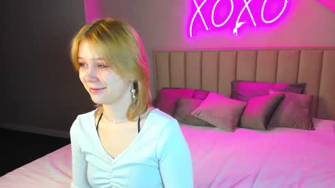 Snapshot of amy_kimberlly chatting on 01-17-25, 01:15 Amy online show from 01-17-25, 01:15