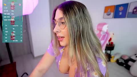 Snapshot of amy_ross1 chatting on 11-30-25, 04:44 Daniela M online show from 11-30-25, 04:44