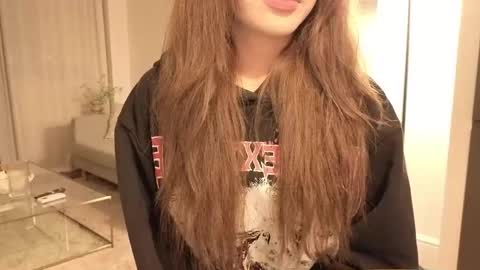 Snapshot of amyalwayshere chatting on 12-21-25, 07:15 girl next door named Amy online show from 12-21-25, 07:15