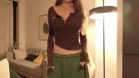 Snapshot of amyalwayshere chatting on 01-09-26, 07:44 girl next door named Amy online show from 01-09-26, 07:44