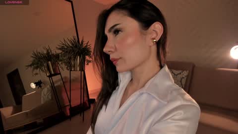 Snapshot of amyarmstrong chatting on 12-18-24, 11:40 Amy Armstrong online show from 12-18-24, 11:40