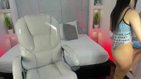 Snapshot of amycolman_ chatting on 11-07-25, 11:43 amy online show from 11-07-25, 11:43