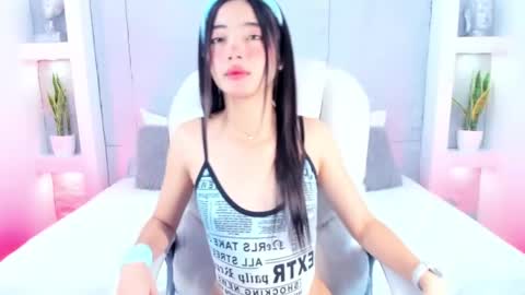 Snapshot of amycolman_ chatting on 11-14-25, 12:04 amy online show from 11-14-25, 12:04