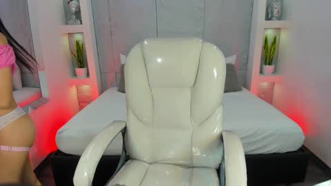 Snapshot of amycolman_ chatting on 11-24-25, 11:32 amy online show from 11-24-25, 11:32