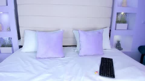 Snapshot of amycolman_ chatting on 12-15-25, 12:09 amy online show from 12-15-25, 12:09