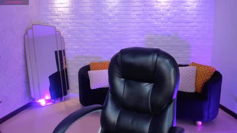 Snapshot of amydavis_ chatting on 12-27-24, 07:35 Amy online show from 12-27-24, 07:35