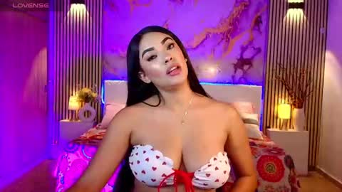 Snapshot of amyjohnsonn chatting on 06-18-26, 06:02 amyjohnsonn online show from 06-18-26, 06:02