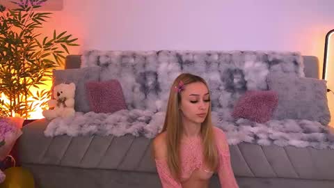Snapshot of amykentt chatting on 05-17-26, 04:03 amykentt online show from 05-17-26, 04:03