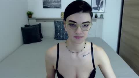 Snapshot of amylexy chatting on 01-22-25, 09:35 Hi there guys My pleasure in your hands pvt is open online show from 01-22-25, 09:35