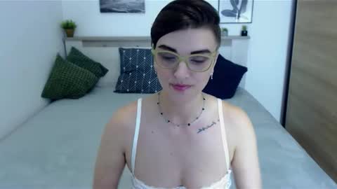 Snapshot of amylexy chatting on 09-28-25, 08:14 Hi there guys My pleasure in your hands pvt is open online show from 09-28-25, 08:14