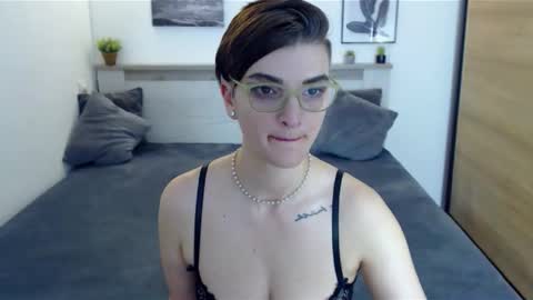 Snapshot of amylexy chatting on 11-21-25, 08:02 Hi there guys My pleasure in your hands pvt is open online show from 11-21-25, 08:02