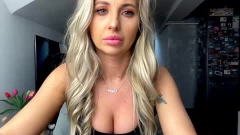 amyroberta92 online show from 01-11-26, 07:46