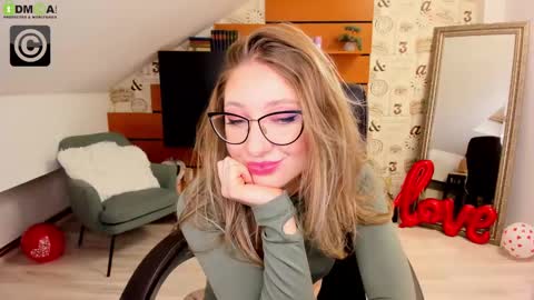 Snapshot of amyrossie chatting on 02-20-25, 02:46 AmyRossie online show from 02-20-25, 02:46