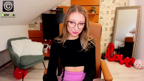 Snapshot of amyrossie chatting on 02-27-25, 03:37 AmyRossie online show from 02-27-25, 03:37