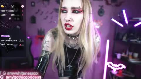 Snapshot of amywhitenessxx chatting on 06-06-26, 11:15 Amy switch Goddess divine Mistress online show from 06-06-26, 11:15