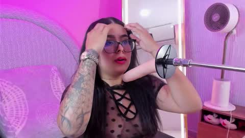 Snapshot of amywhitte_ chatting on 11-23-25, 07:24 amywhitte_ online show from 11-23-25, 07:24