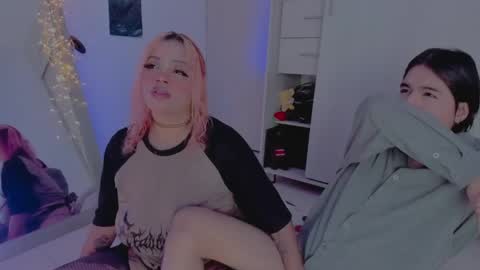 Snapshot of amyy_rouse chatting on 04-27-26, 06:55 Collinns online show from 04-27-26, 06:55