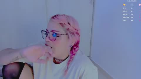 Snapshot of amyy_rouse chatting on 07-05-26, 04:30 Collinns online show from 07-05-26, 04:30