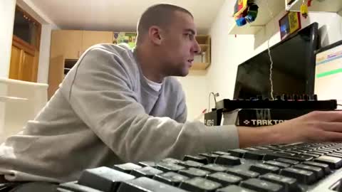 Snapshot of amyyrlikesdeep chatting on 10-05-25, 11:35 amyyrlikesdeep online show from 10-05-25, 11:35