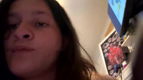 Snapshot of an_e333 chatting on 06-11-26, 12:32 an_e333 online show from 06-11-26, 12:32