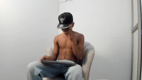 Snapshot of an_fox23 chatting on 06-08-26, 04:18 an_fox23 online show from 06-08-26, 04:18