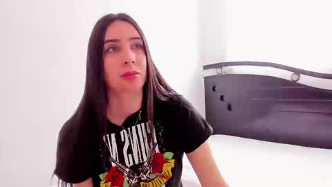 Snapshot of ana_castilo chatting on 12-30-24, 02:51 Ana  IG an castillo 1 online show from 12-30-24, 02:51