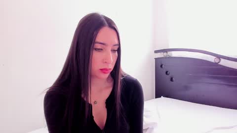 Snapshot of ana_castilo chatting on 01-11-25, 01:01 Ana  IG an castillo 1 online show from 01-11-25, 01:01