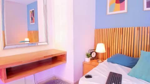 Ana Gonzalez online show from 11-15-25, 01:07