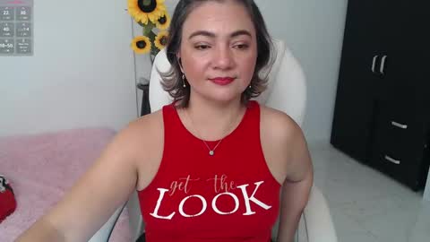 Snapshot of ana_hotmilfx chatting on 12-19-24, 02:35 ANA online show from 12-19-24, 02:35