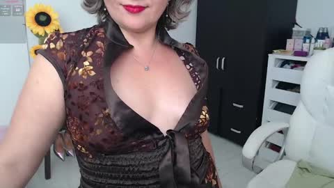 Snapshot of ana_hotmilfx chatting on 12-22-24, 05:34 ANA online show from 12-22-24, 05:34